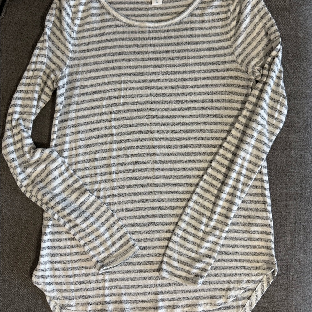 Old Navy Gray and White Striped Long Sleeve Tee
